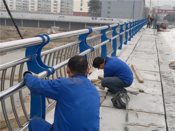 福建不锈钢河道护栏的特性及其在城市景观中的应用